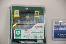 Defibrillatore donato al Pala Angeli dall